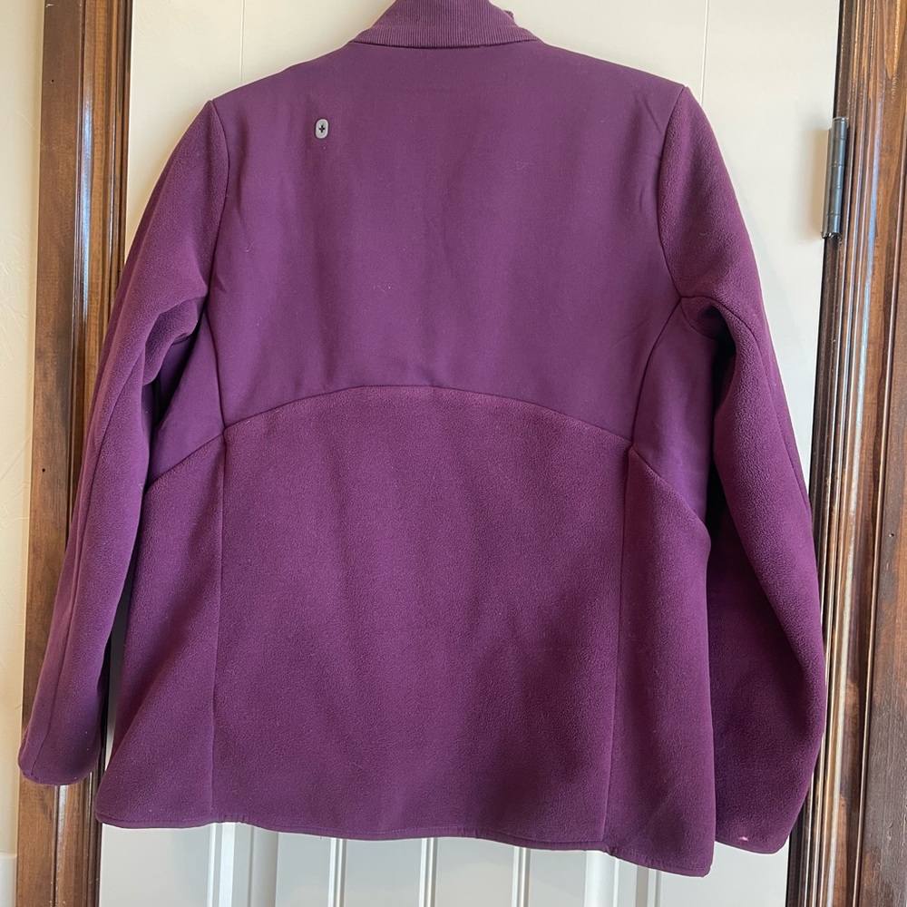 Figs  LIKE NEW On-Shift fleece scrub jacket. Deep Purple M